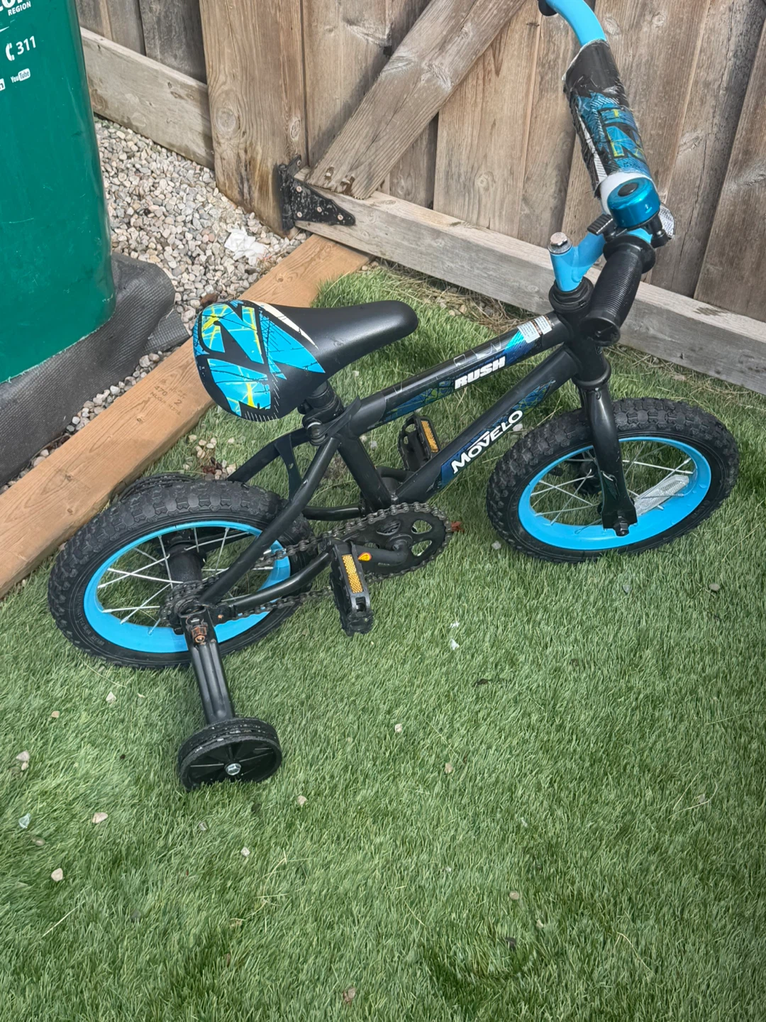 Set of two Movelo and Huffy kids bikes with training wheels - photo 3