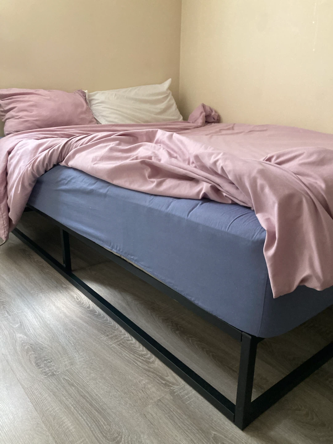 MOVING SALE : Queen size bed - photo 2