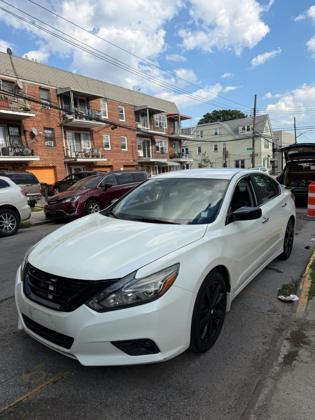 2018 White Nissan Altima Sedan