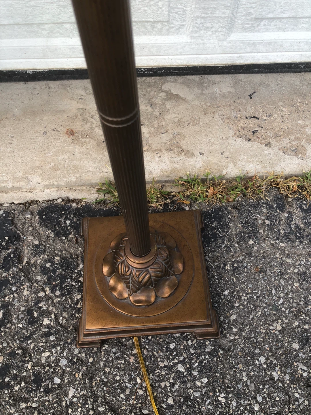 Vintage style brass floor lamp with beaded shade - photo 4
