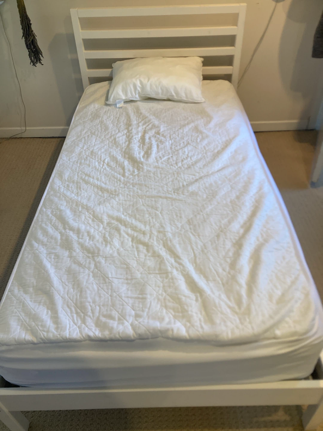 MOVING SALE : Single bed set