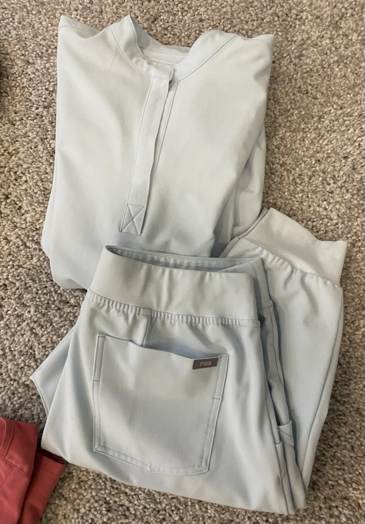 Figs scrubs