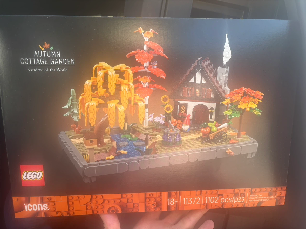 Lego Autumn Cottage Garden set ( new never opened)