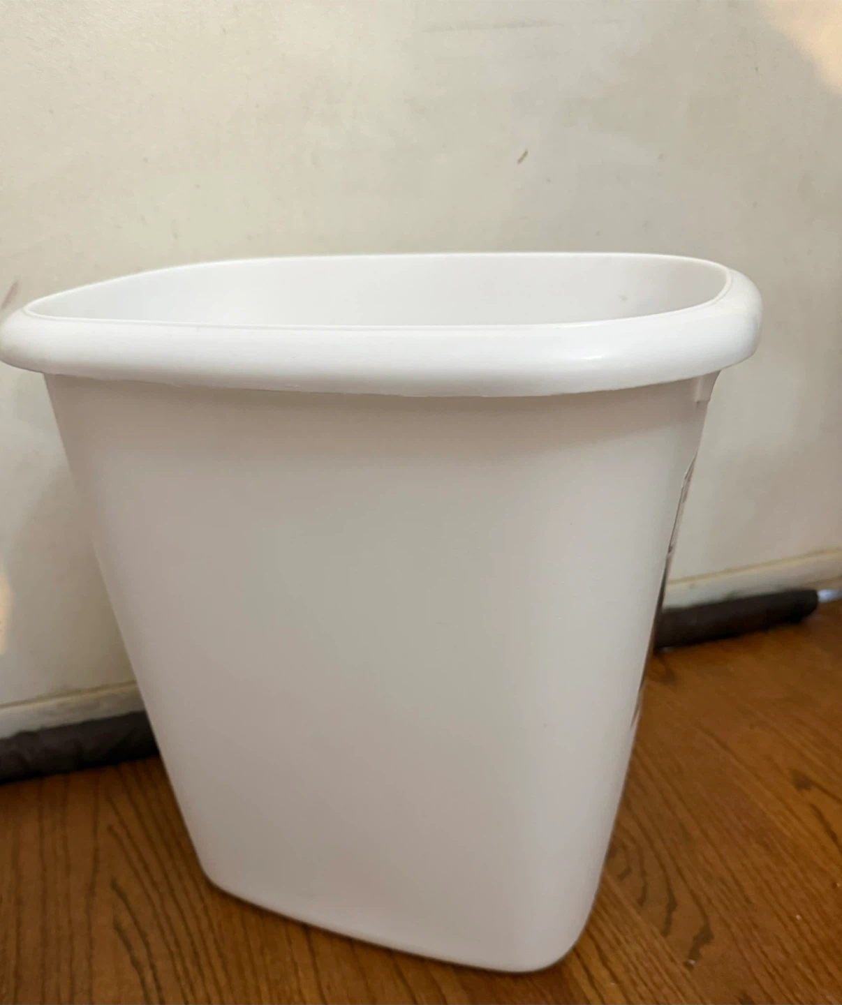 Rubbermaid 3.5 gallon mini trashcan - photo 2