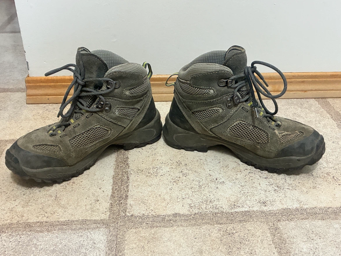 Vasque Hiking Boots - photo 2