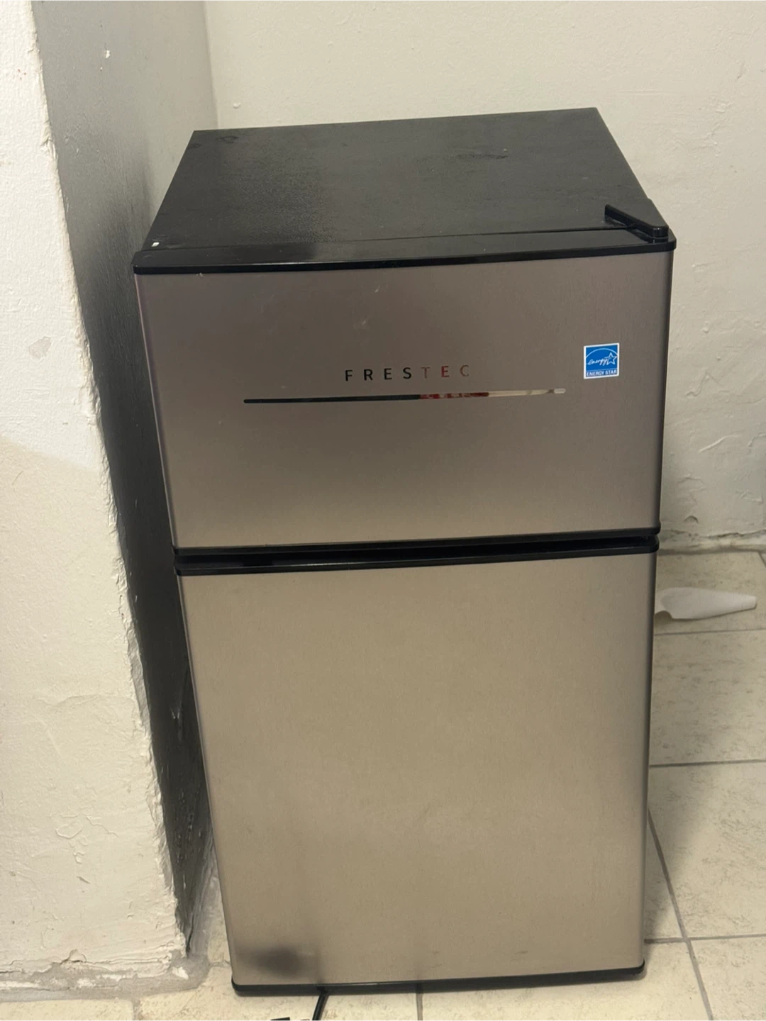 FRESTEC Mini fridge