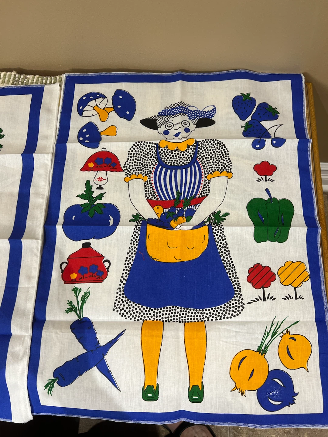 New table cloth and kitchen cloths - photo 4