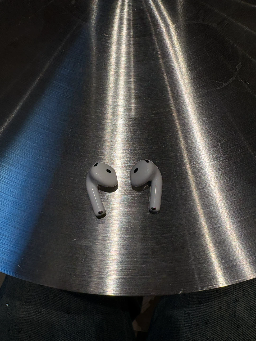 AirPods 4 – Left & Right Earbuds Only