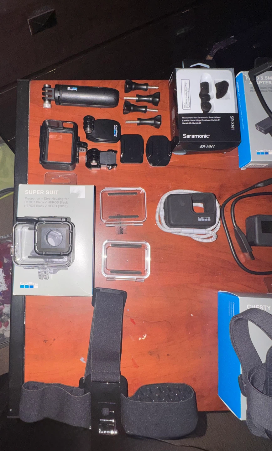 GoPro Hero 7 black + Multiple Accesories (NEED GONE!) - photo 2
