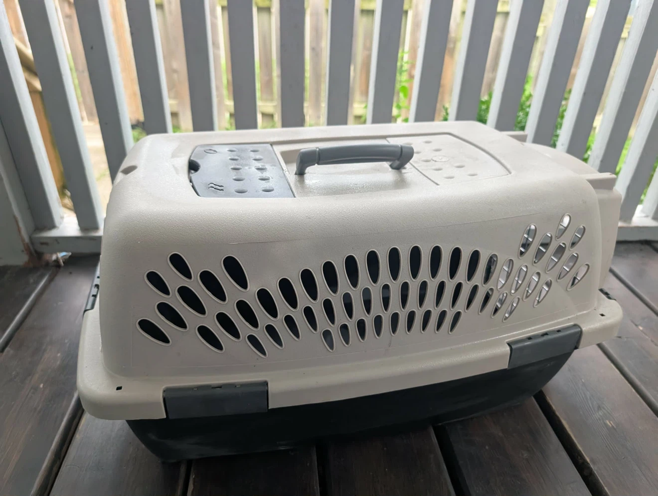 Hard shell pet carrier in tan and black - photo 2