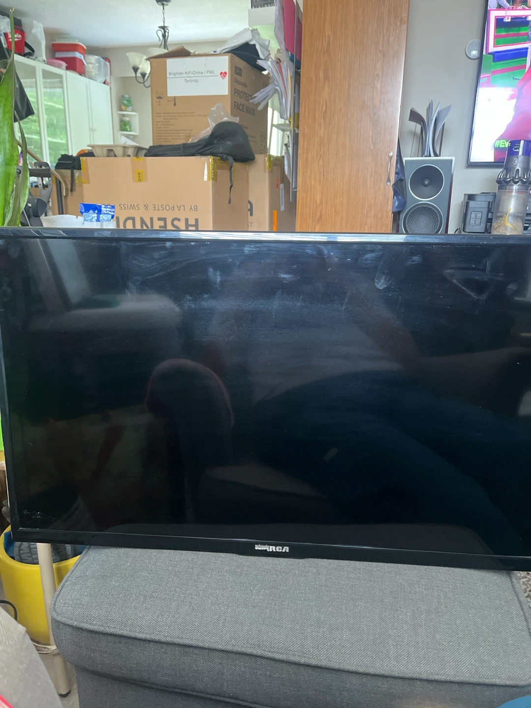 RCA 32" LED TV - photo 2