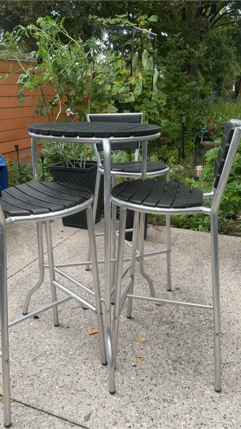 Outdoor bistro set for 3