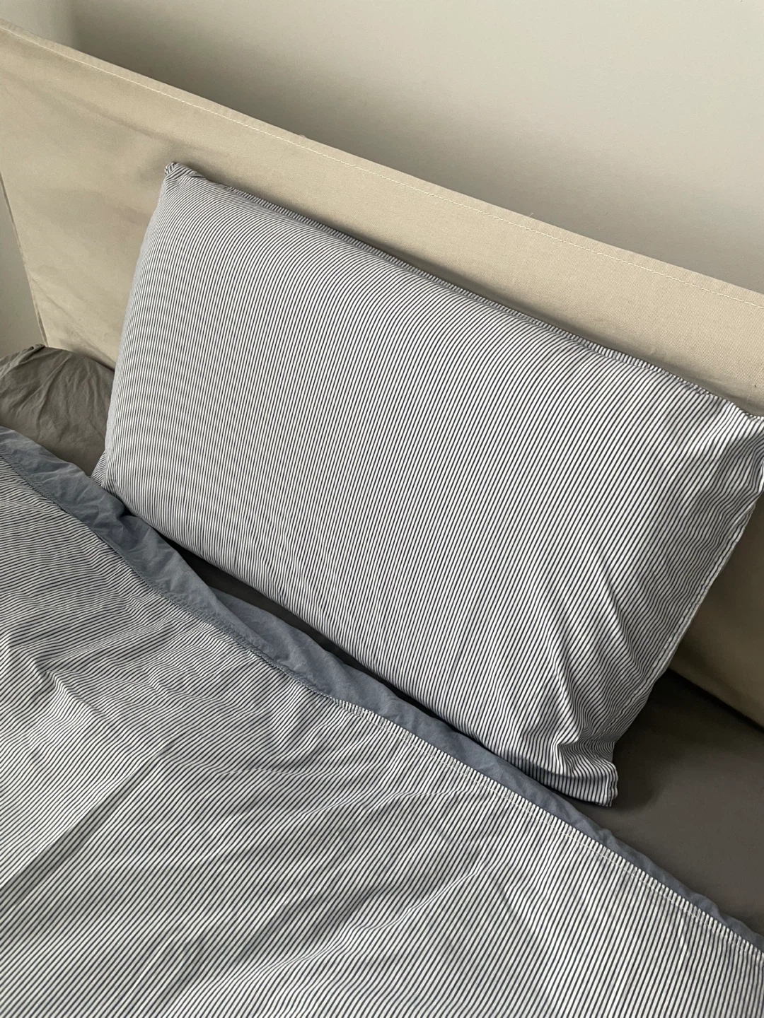 IKEA KLUBBSPORRE Ergonomic Pillow - photo 2