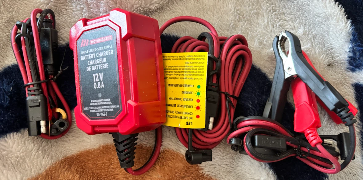 Motomaster Simple Series Battery Charger 12V 0.8A - photo 3