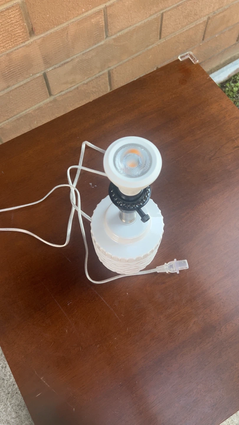 White Ceramic Table Lamp - photo 2