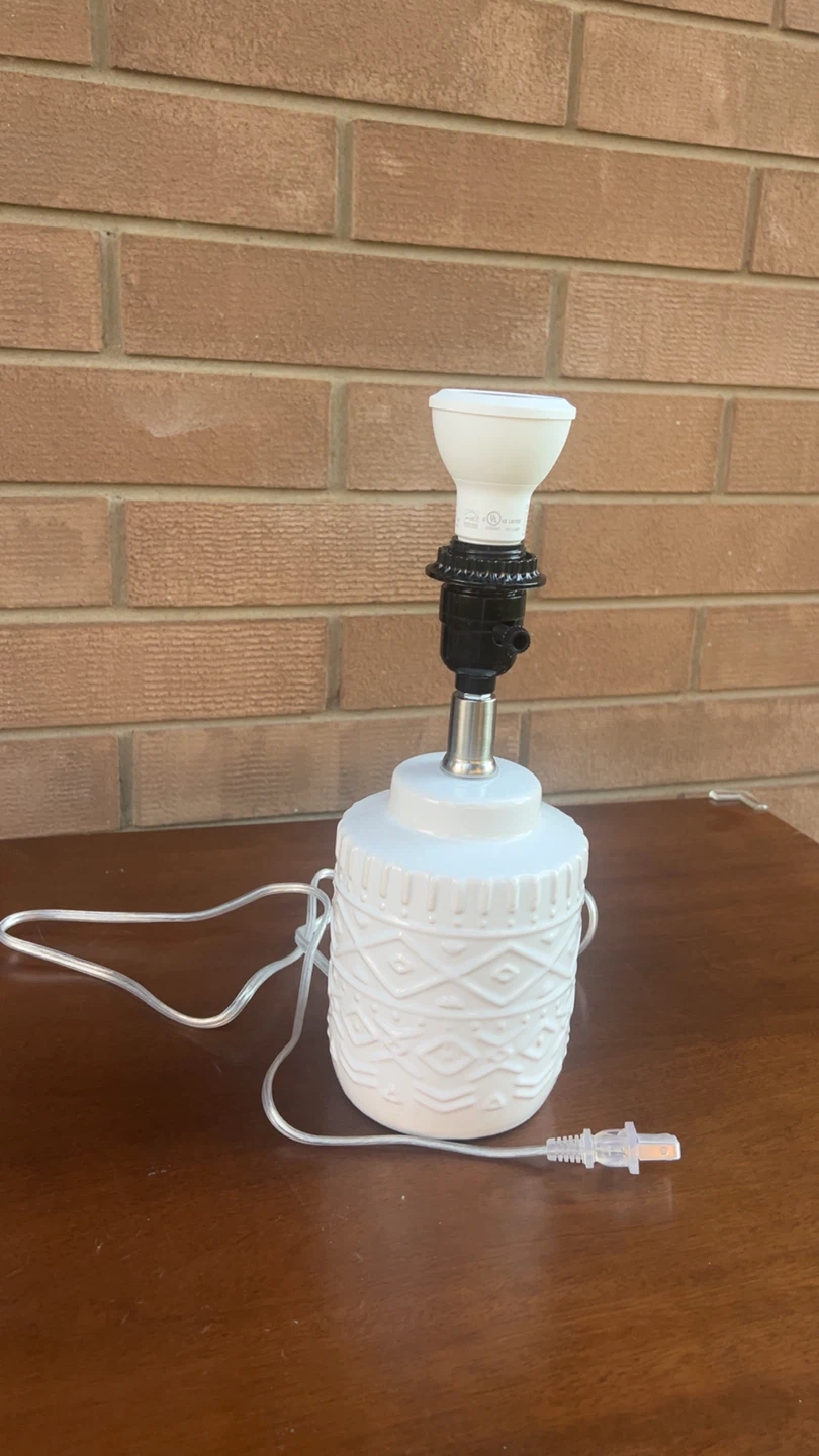 White Ceramic Table Lamp - photo 3