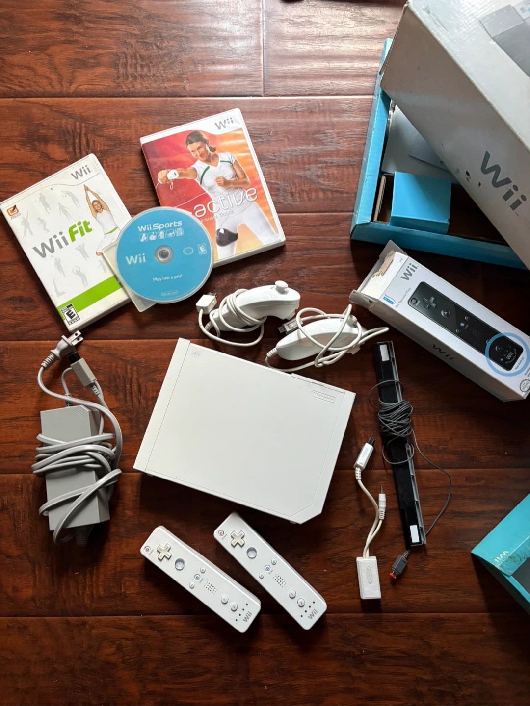 Nintendo Wii Console CIB + games tested working - photo 3