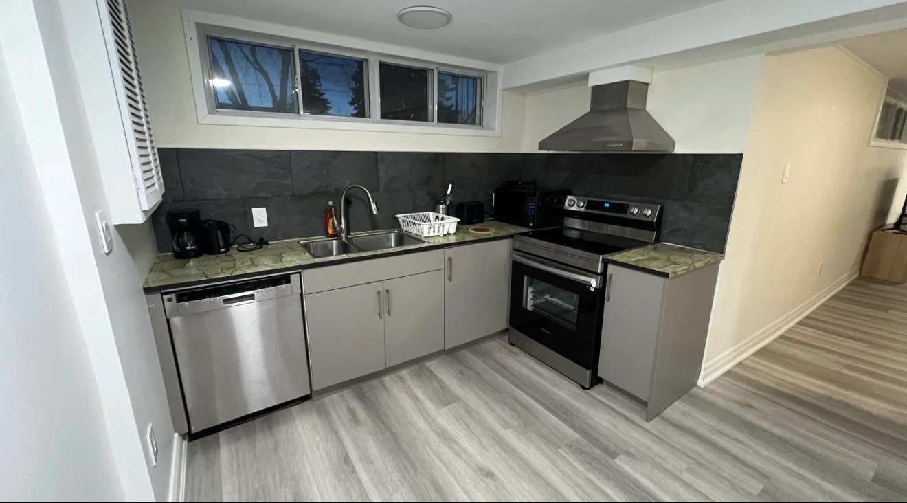 Fully Furnished Basement Apartment for Rent - photo 2