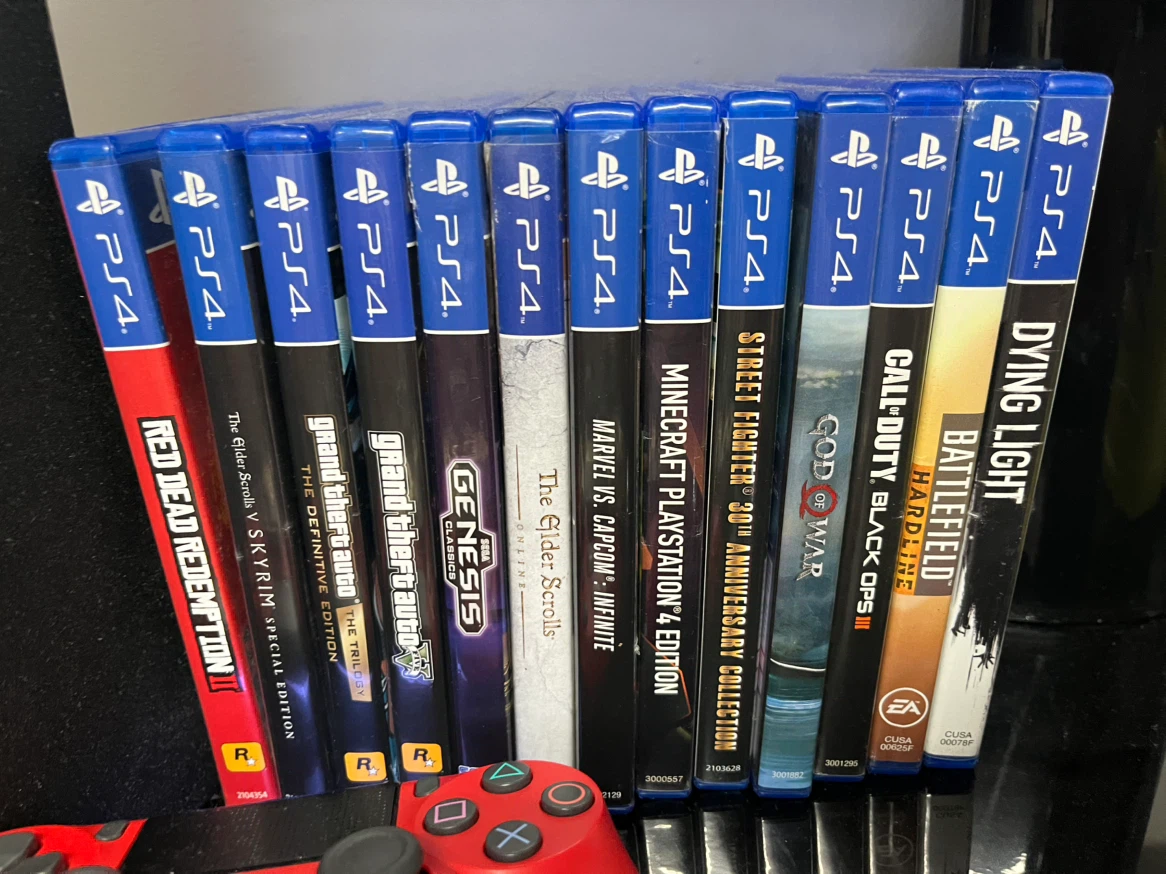 PS4 with games - photo 2