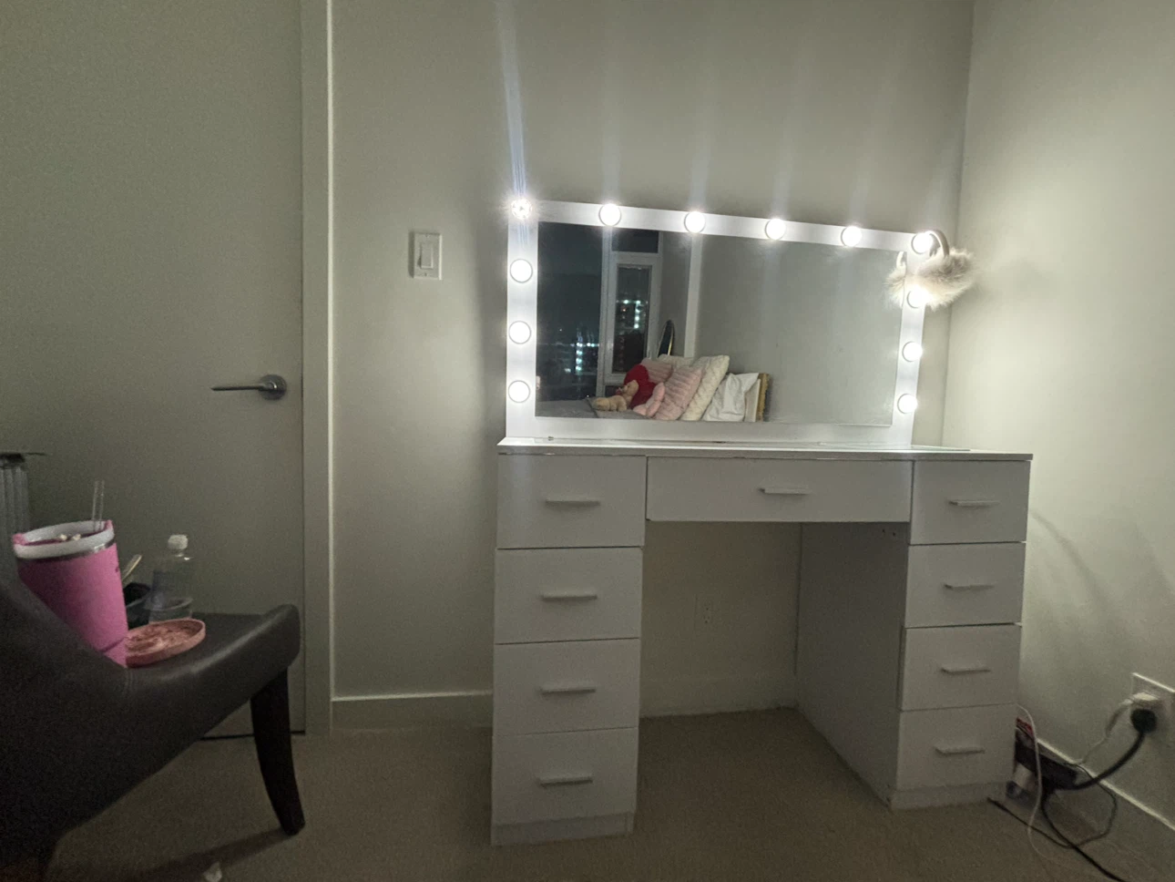 White Vanity Desk with Lighted Mirror - photo 2