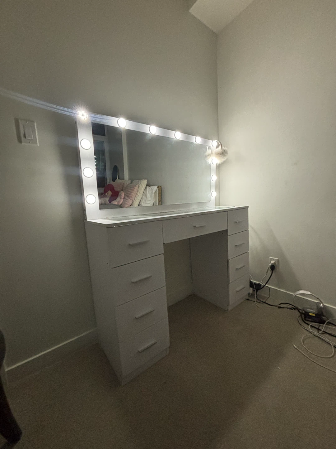 White Vanity Desk with Lighted Mirror - photo 3