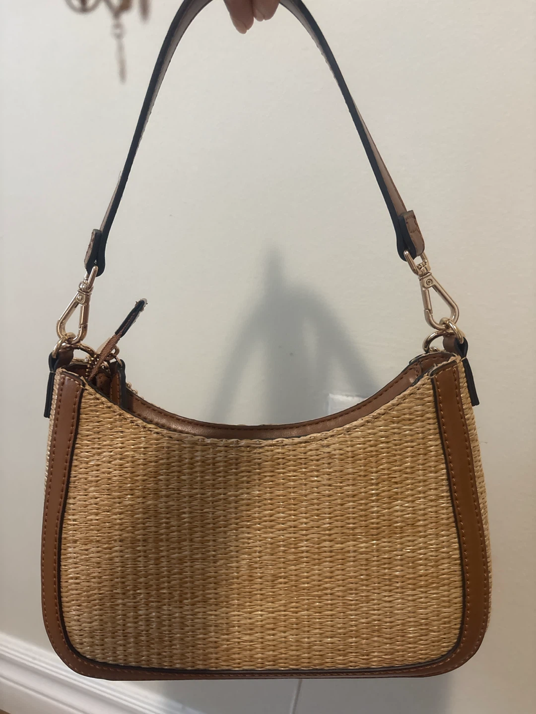 Guess Woven Straw Shoulder Bag with Gold Chain - photo 2