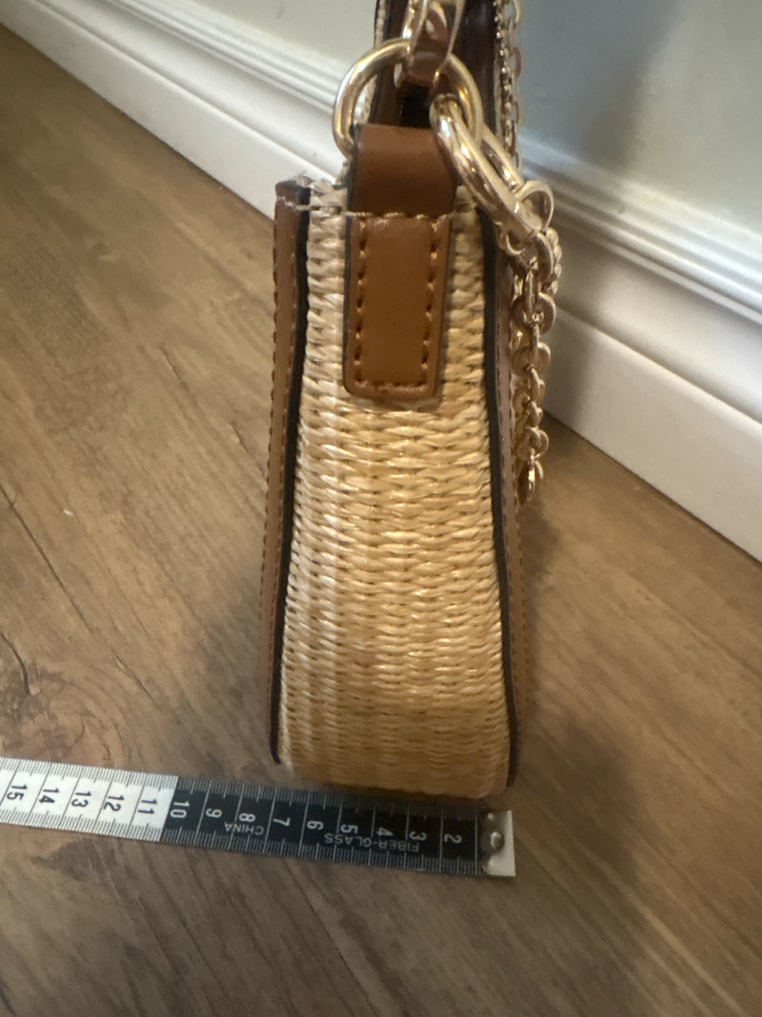 Guess Woven Straw Shoulder Bag with Gold Chain - photo 5