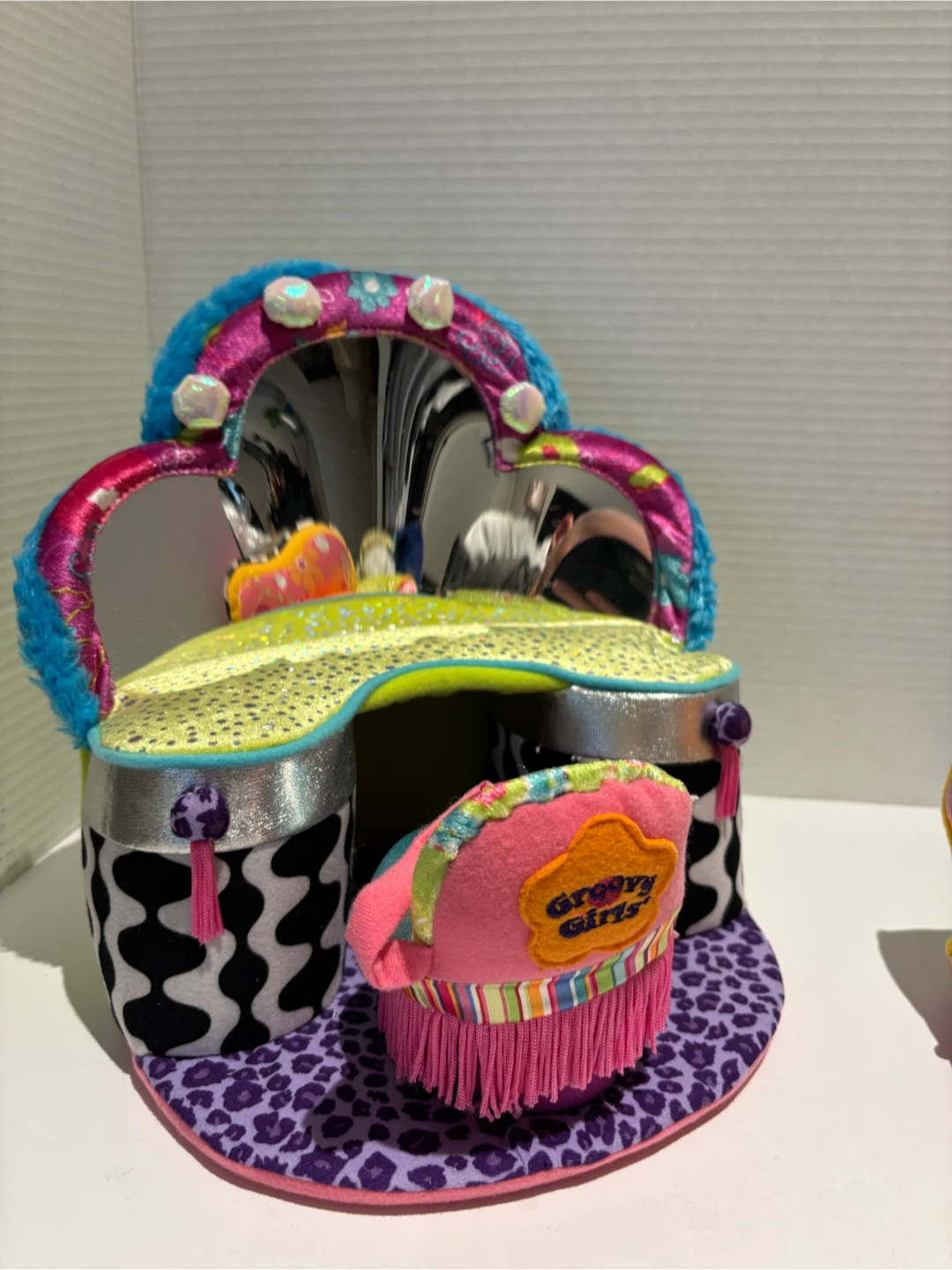 Groovy Girls Vanity and Sofa Playset - photo 2