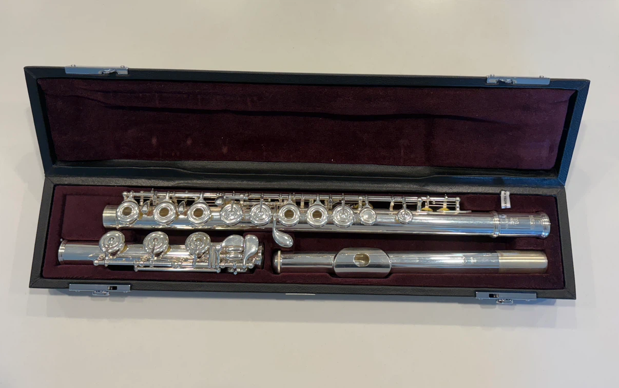 Yamaha YFL-482H Intermediate Open-Hole Flute — Like New - photo 3