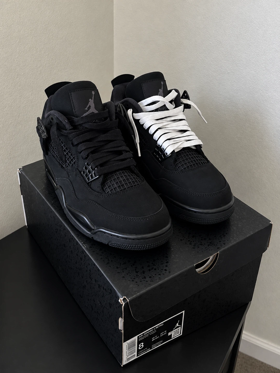 Jordan 4 Black Cat 2025 Size 8 – Authentic – Excellent Condition - photo 2