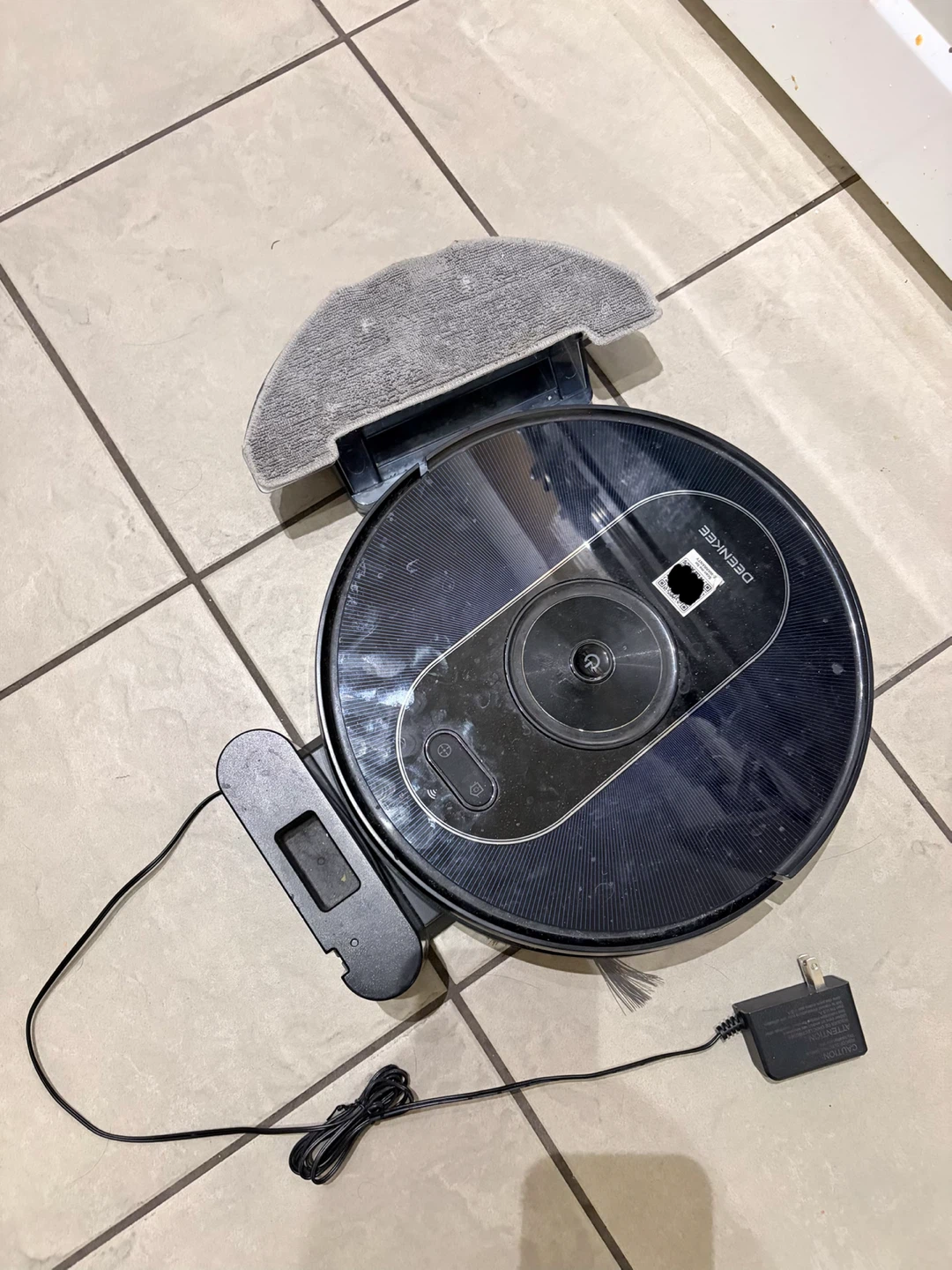 DEENKEE Robot Vacuum with Mop Attachment