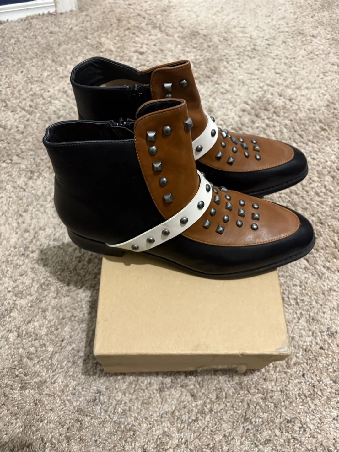 Vanessa Wu Studded Ankle Boots Size 41 - photo 2