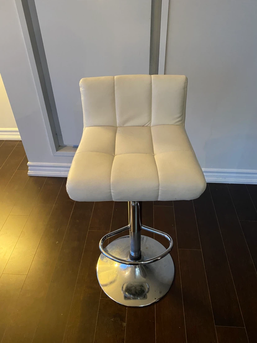 4 Bar Stools