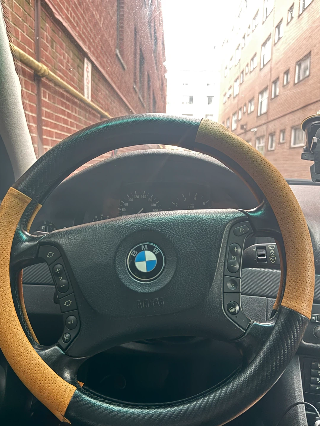 Silver BMW 530i Sedan - photo 5