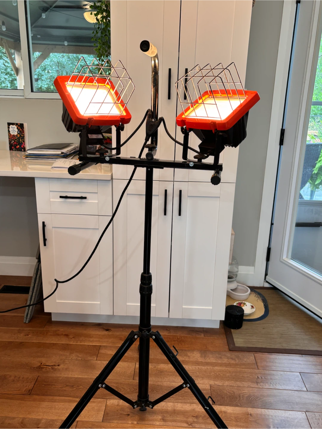 HaussMann Xpert Adjustable Dual Head Tripod worklights