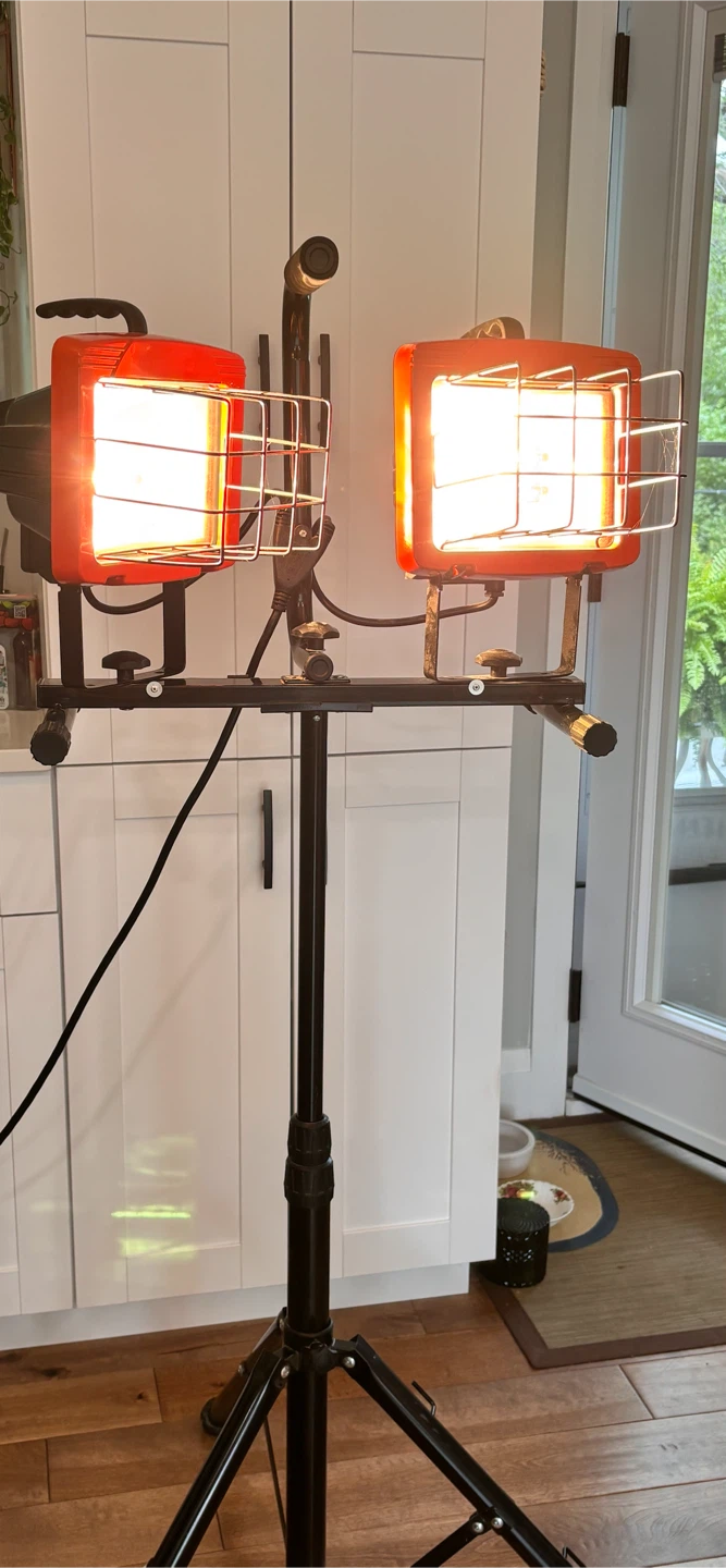 HaussMann Xpert Adjustable Dual Head Tripod worklights - photo 2