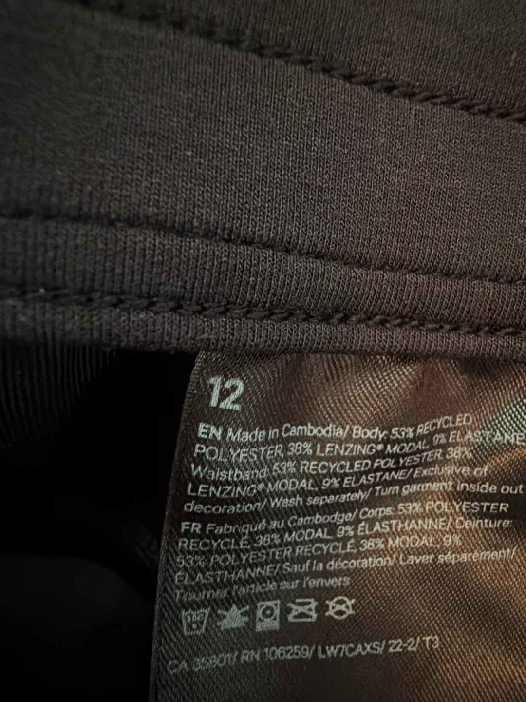 Lululemon black shorts size 12 - photo 2