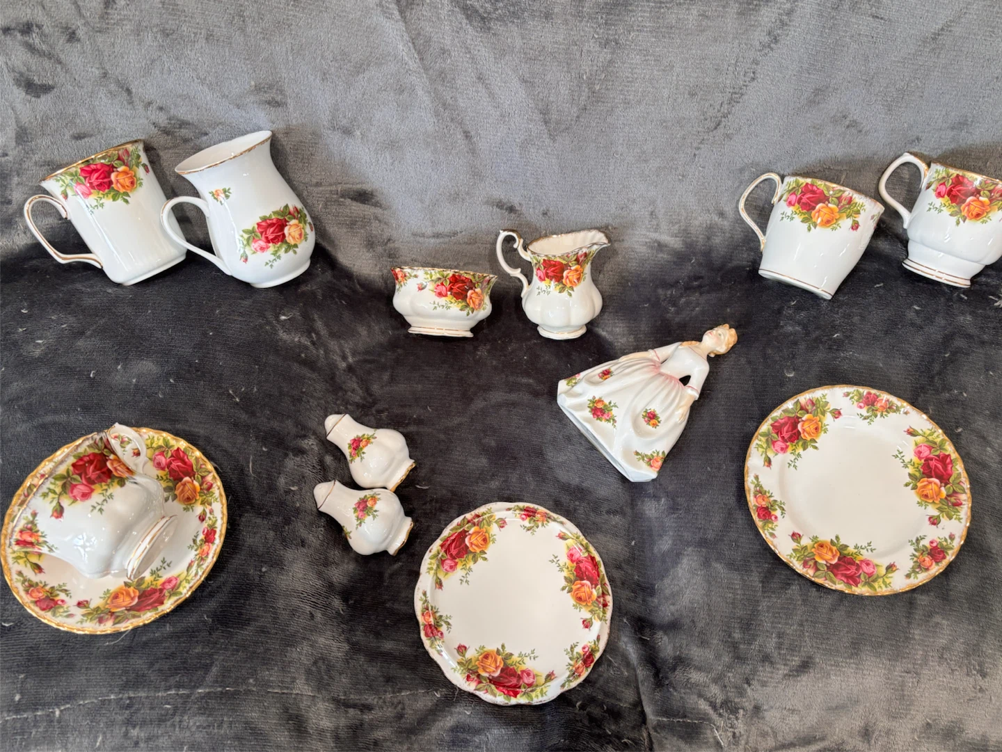 Royal Albert Old Country Roses collection