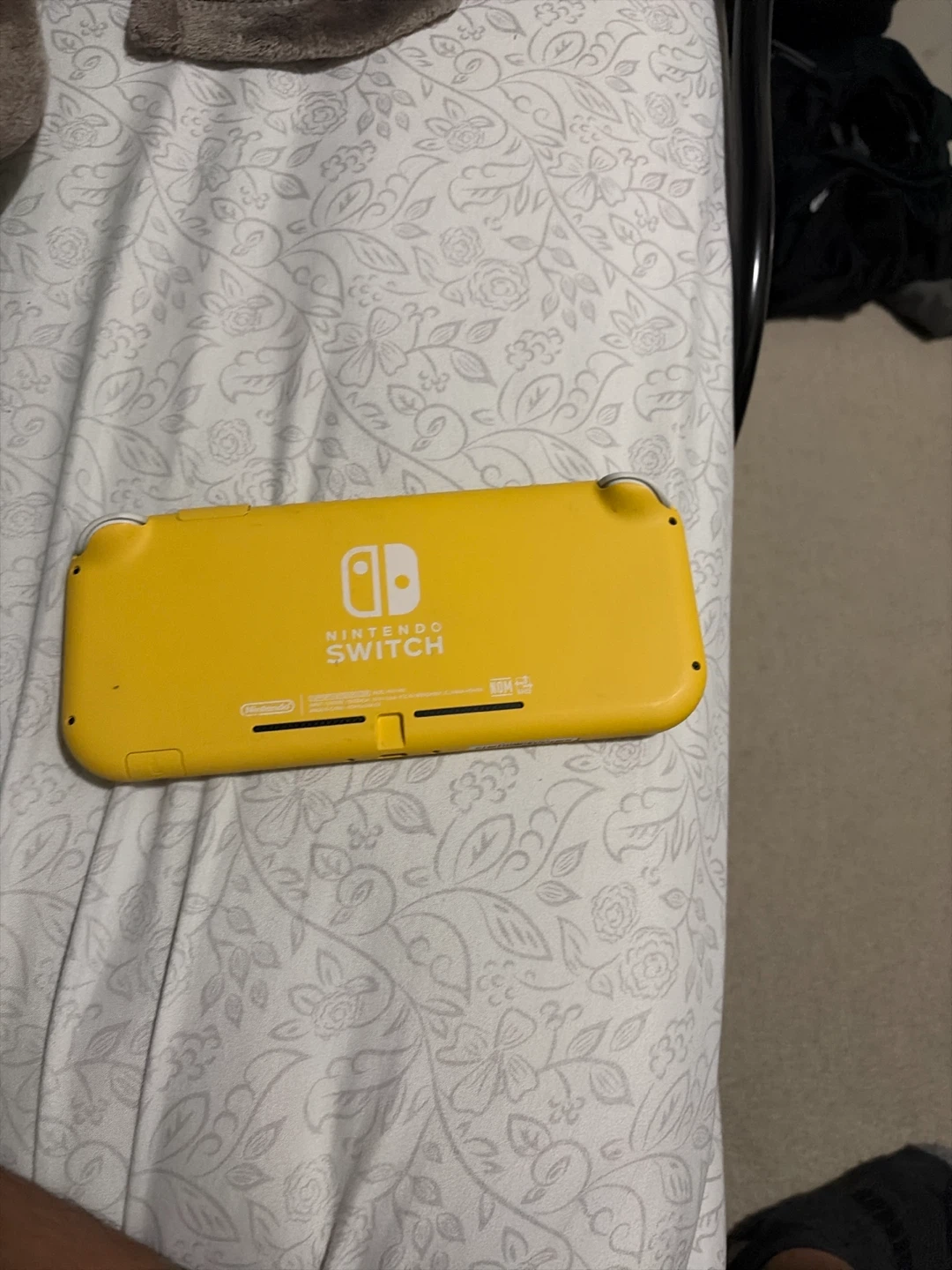Nintendo switch light - photo 2