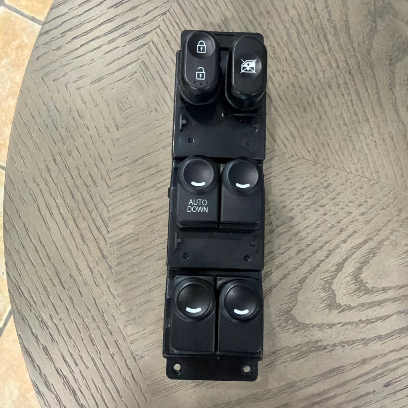 2013-17 HYUNDAI ACCENT DRIVER MASTER POWER WINDOW SWITCH