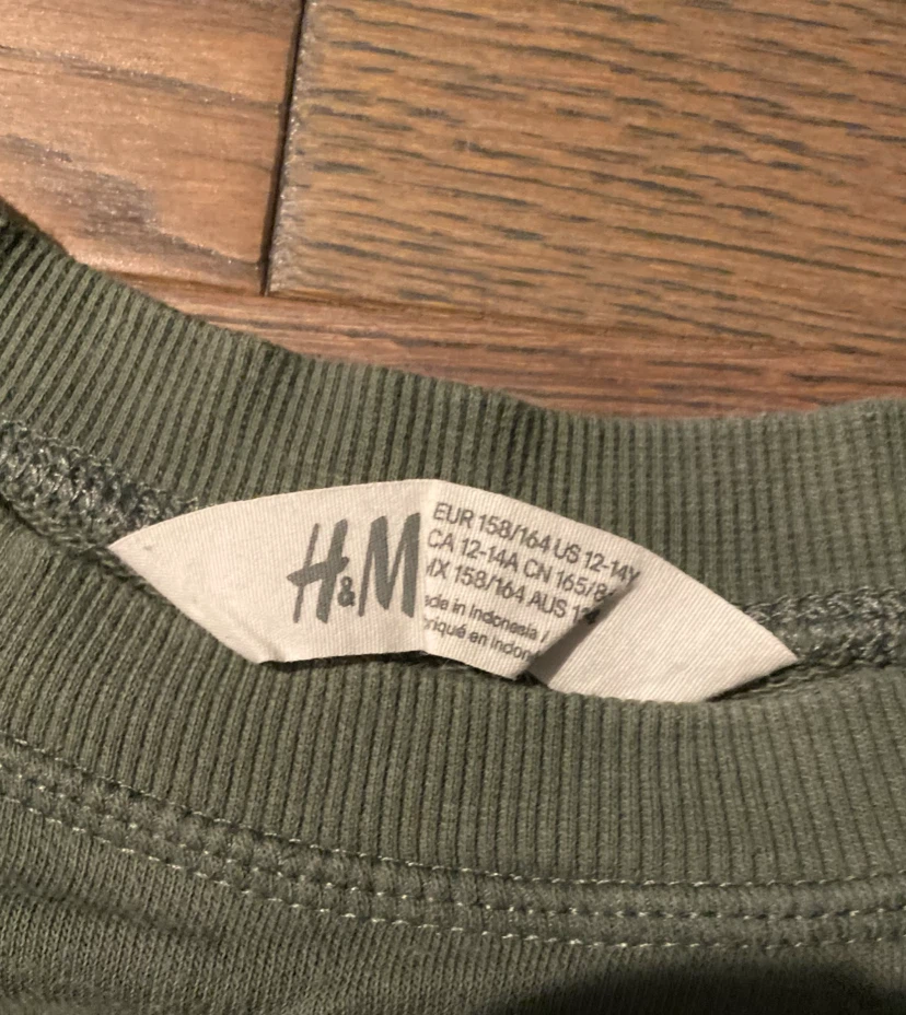 EUC: H&M Stay Chill Graffiti Graphic Sweatshirt Size 12-14Y - photo 5