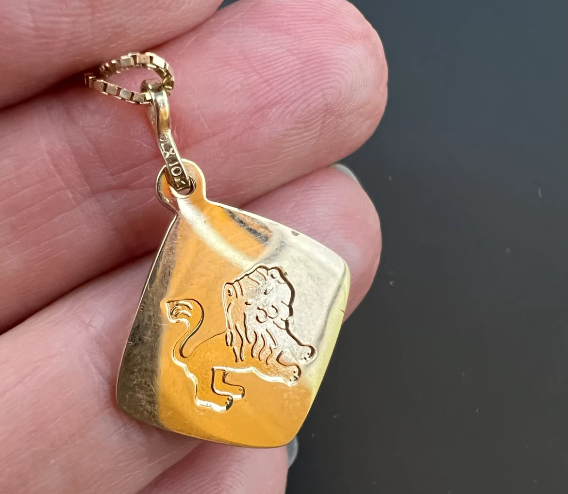 Vintage Solid 10K Yellow Gold Lion Pendant Necklace - photo 2