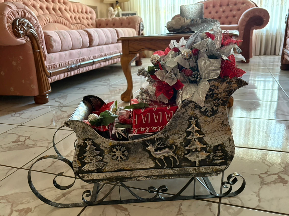 Christmas Sleigh with Decorations