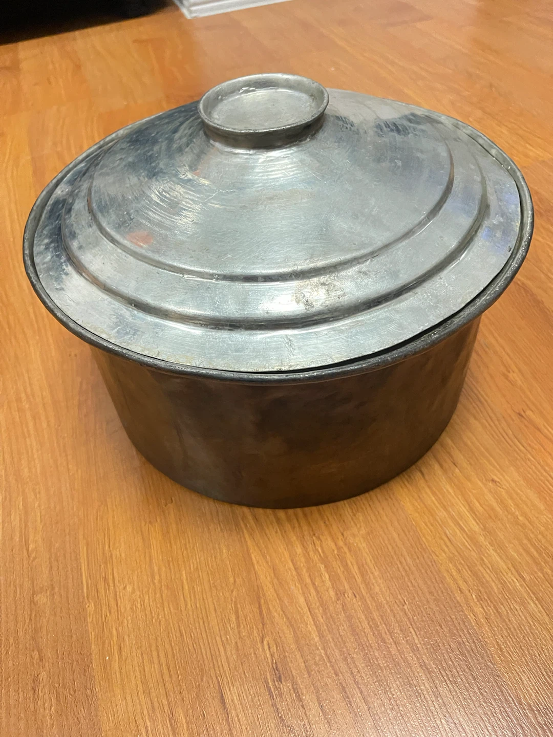Vintage hammered thick copper  pot with matching copper lid. - photo 5