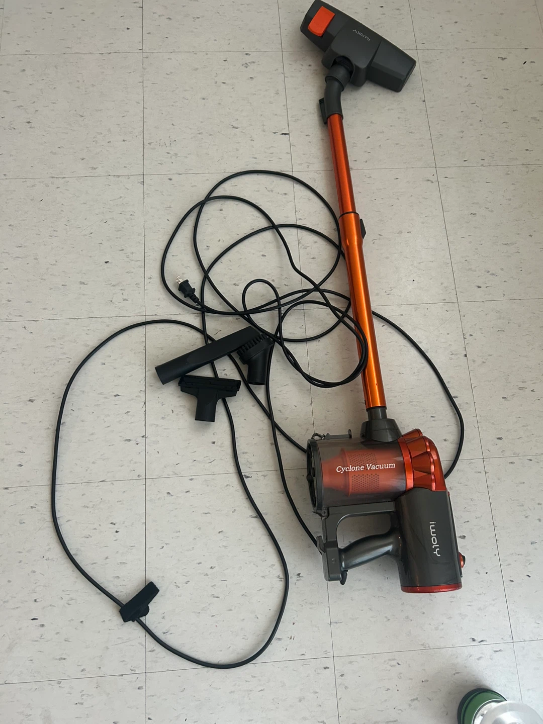 iwoly V600 Corded Cyclone Vacuum