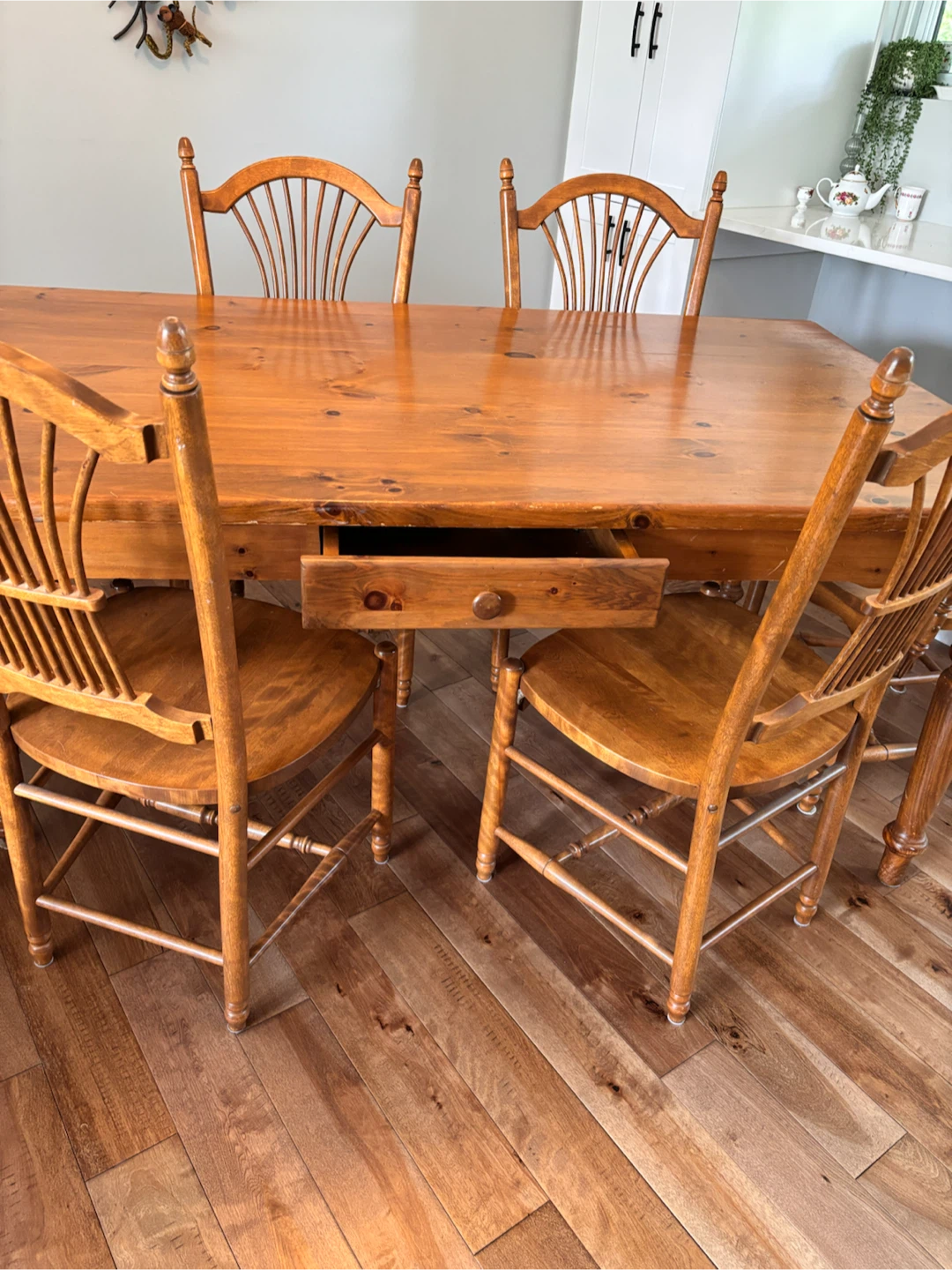 Mennonite made Solid wood dining table and 6 chairs set - photo 2