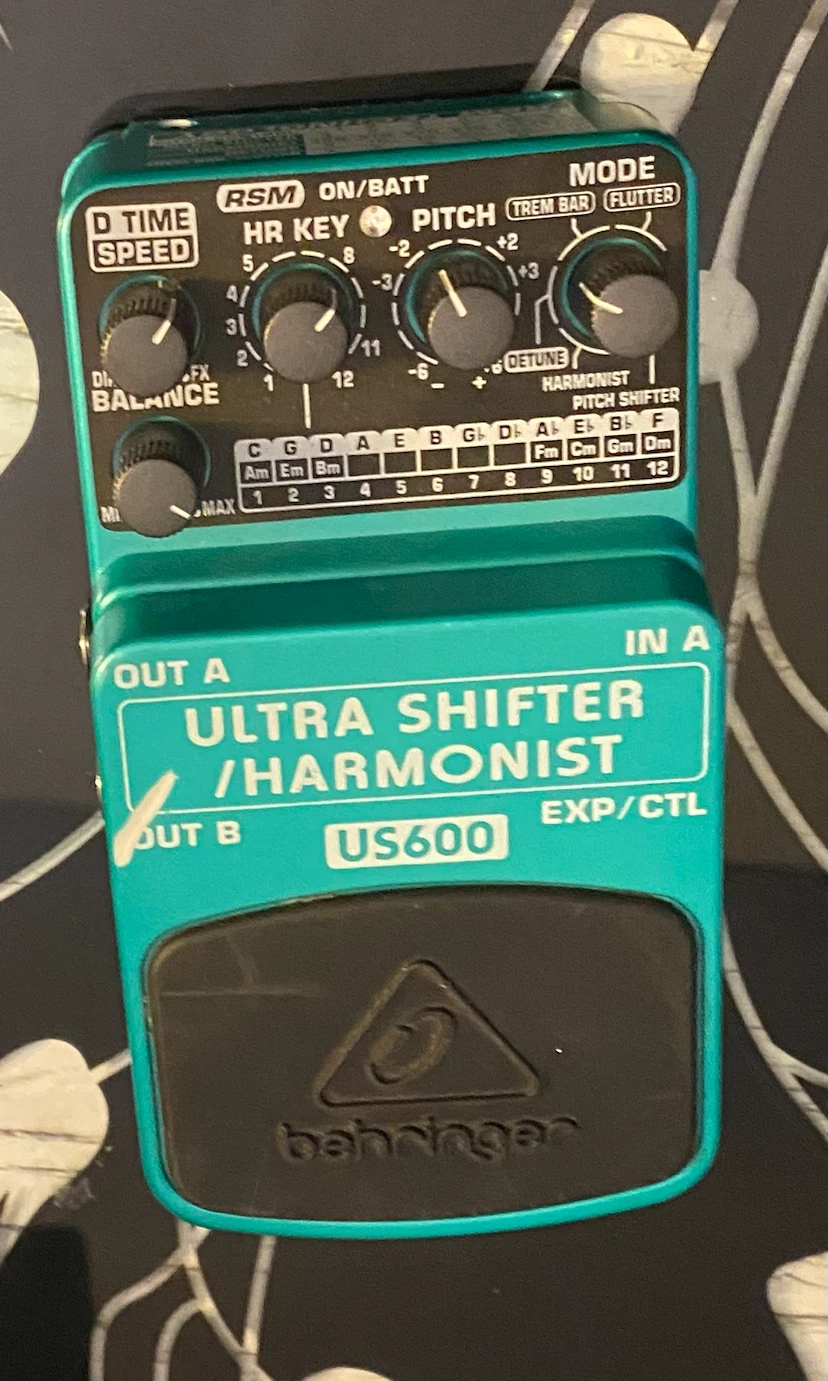Behringer US600 Ultra Shifter/Harmonist Guitar Effects Pedal