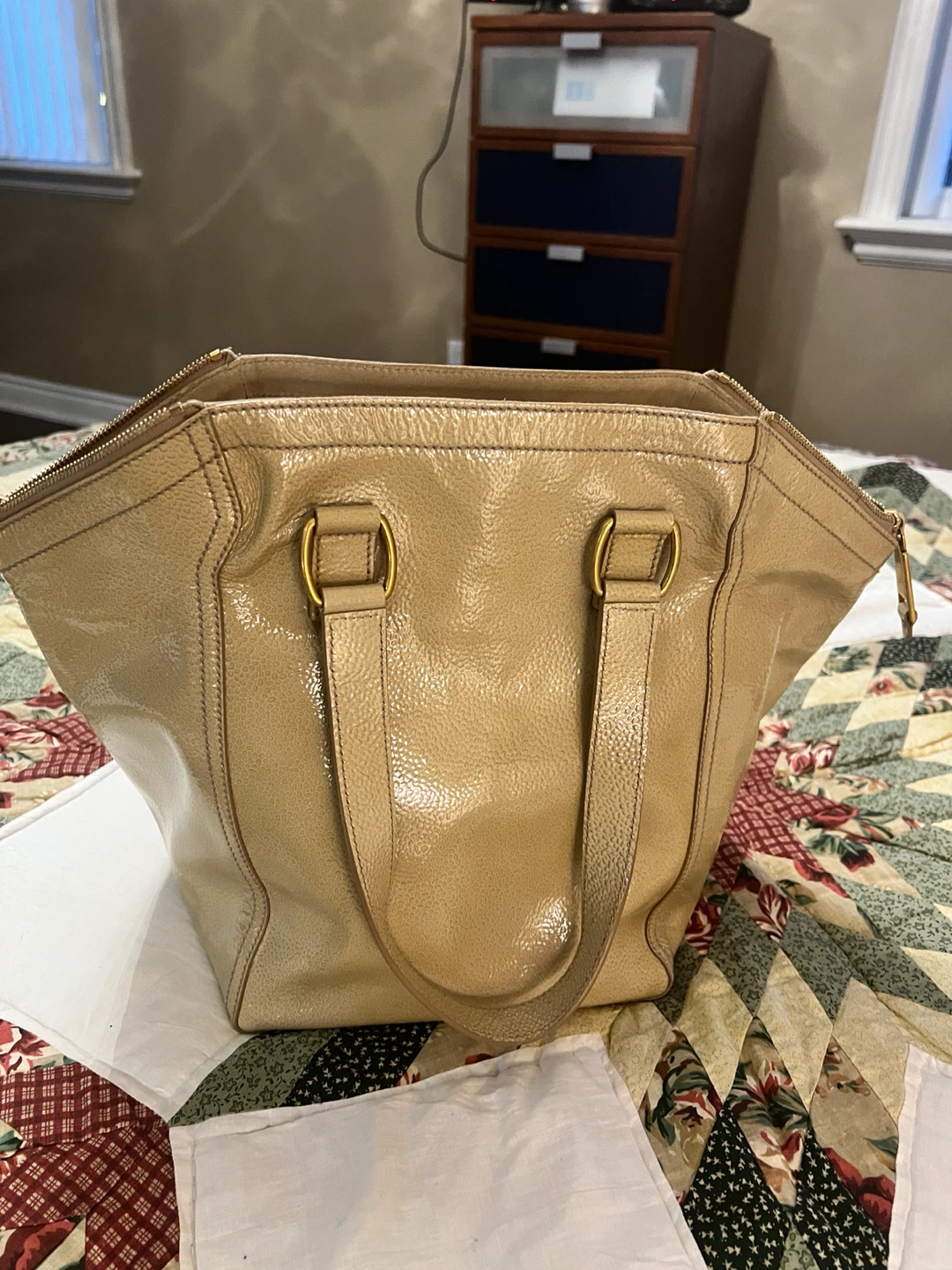 Yves Saint Laurent Gold Leather Patent  Bsg Bag - photo 2