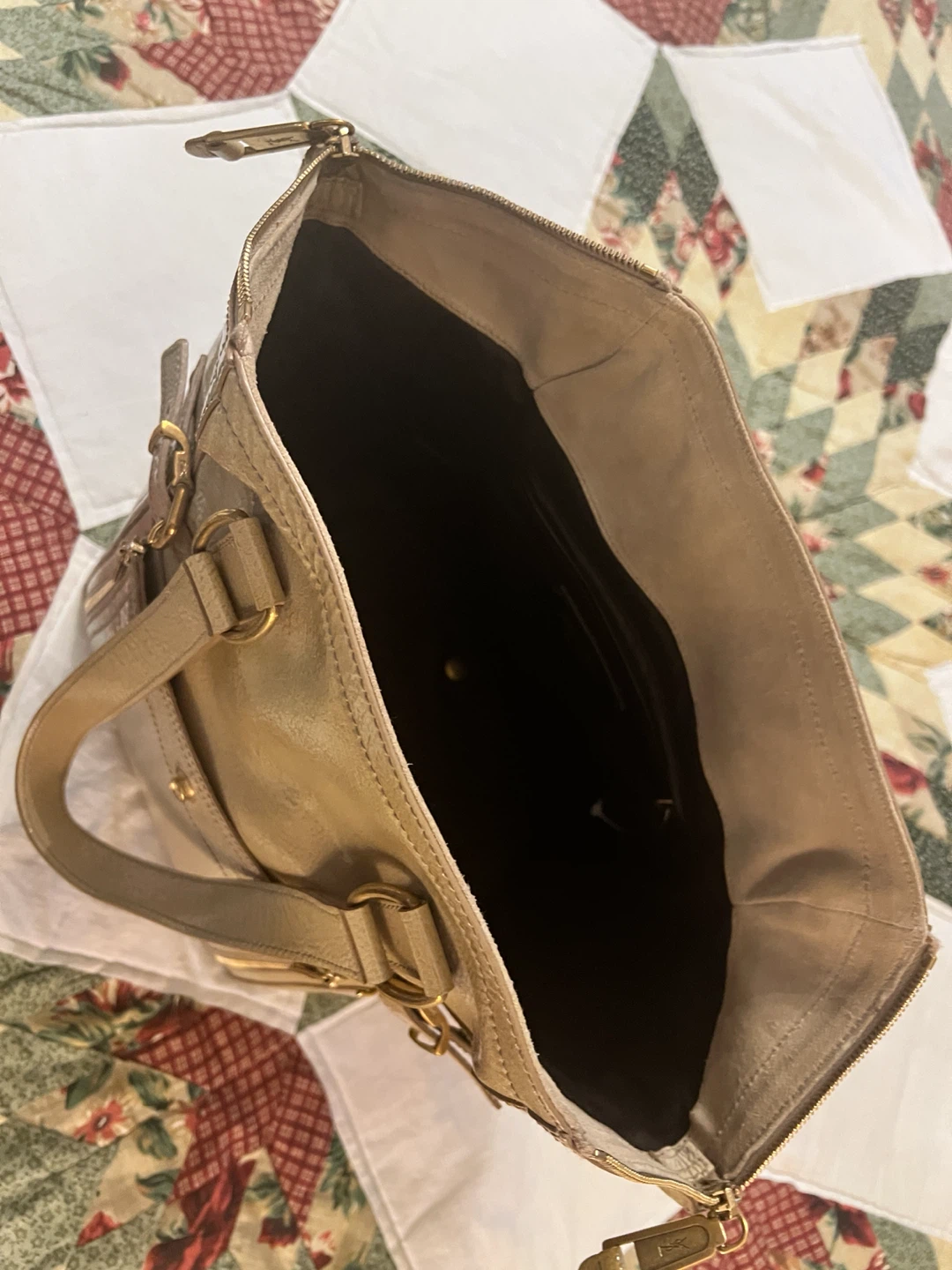 Yves Saint Laurent Gold Leather Patent  Bsg Bag - photo 3
