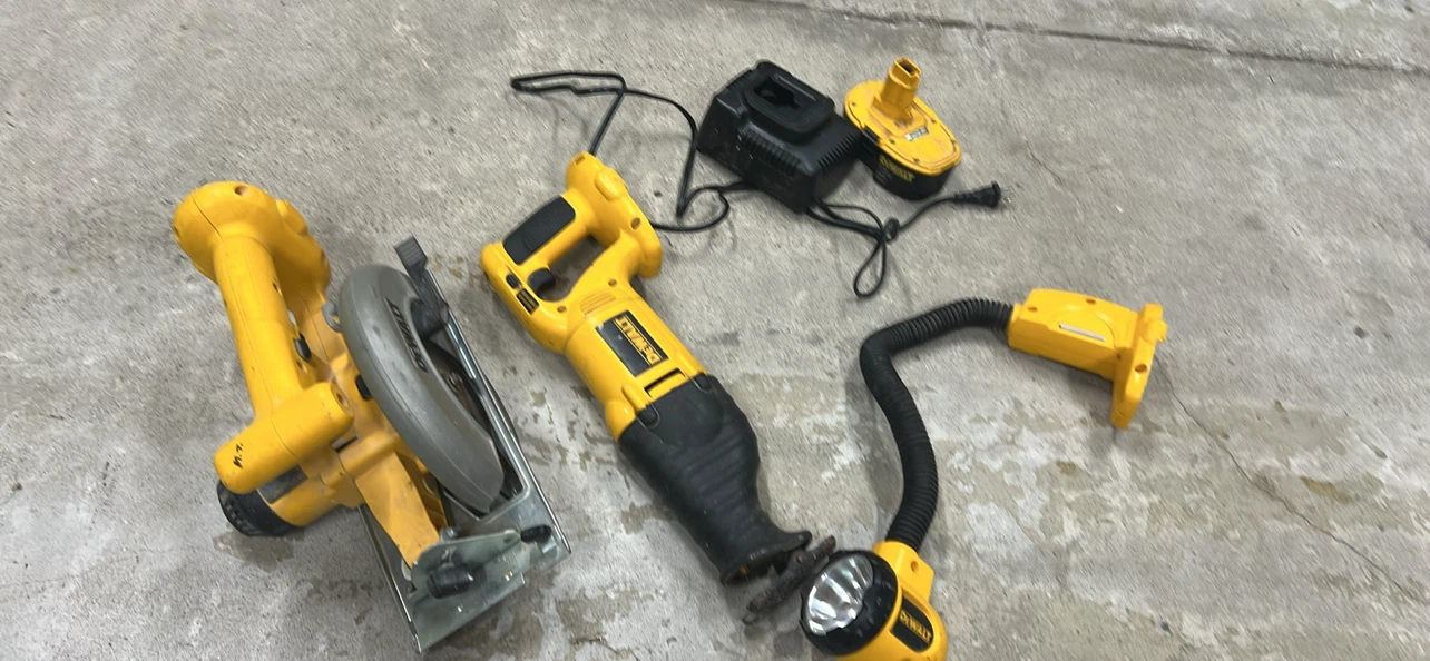 DeWalt Circular Saw and Reciprocating Saw Set